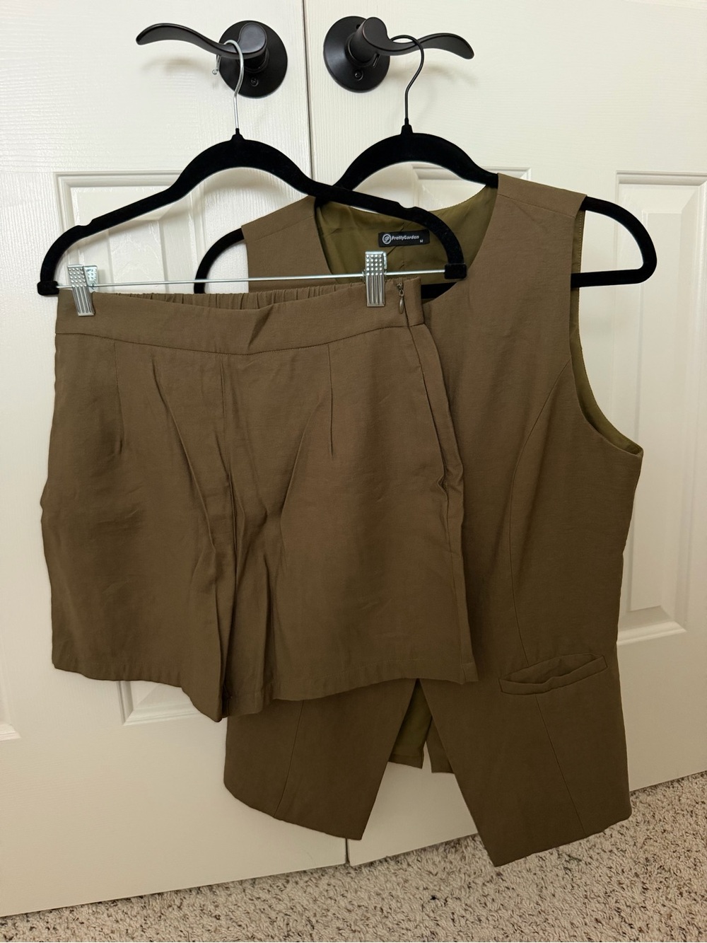 Sleeveless Tailored Vest and High-Waist Capris in Olive